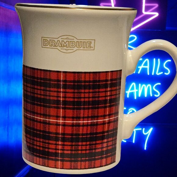 Drambuie Set Of 2 Mugs Kilncraft STL England Plaid Pattern Gold Rim EUC - Picture 2 of 7